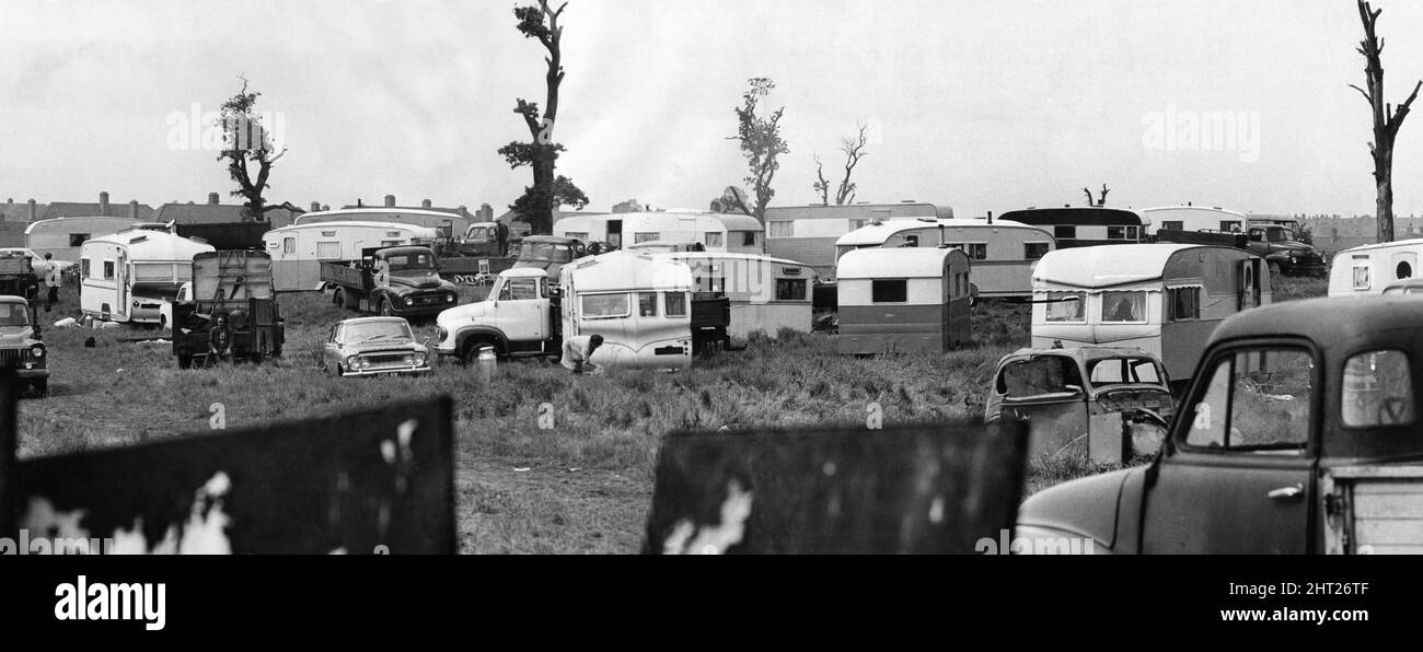 Teil eines Lagers irischer Reisender an Land vor Mackadown Lane, Sheldon, Birmingham, West Midlands. 23.. Juni 1966. Stockfoto