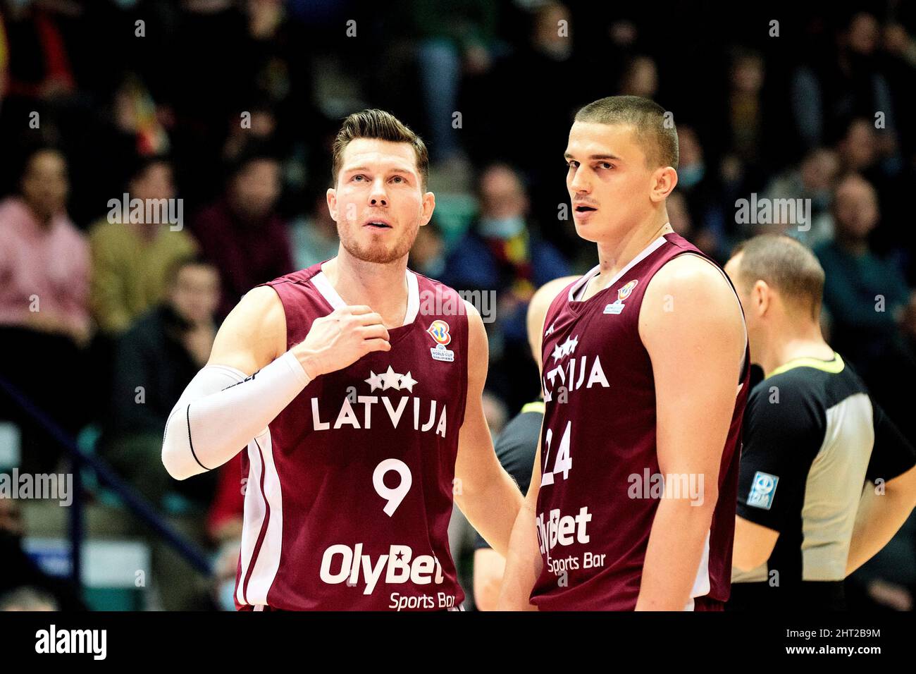 Dairis BERTANS (9) aus Lettland und Andrejs GRAZULIS (24) aus Lettland während der FIBA-Weltmeisterschaft 2023, europäische Qualifikationsspiele, 1. Runden Gruppe-A-Basketballspiel zwischen Belgien und Lettland am 25. Februar 2022 in der Mons Arena in Mons, Belgien - Foto Ann-Dee Lamour / CDP MEDIA / DPPI Stockfoto