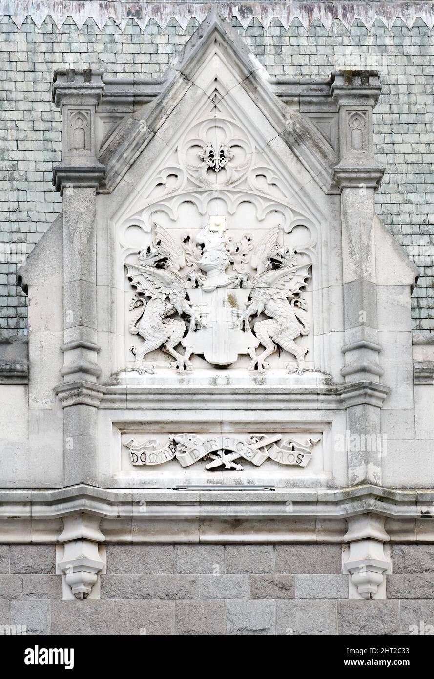 Dekoratives Emblem der City of London auf der Tower Bridge, einem viktorianischen Gebäude über der Themse, London, England. Stockfoto