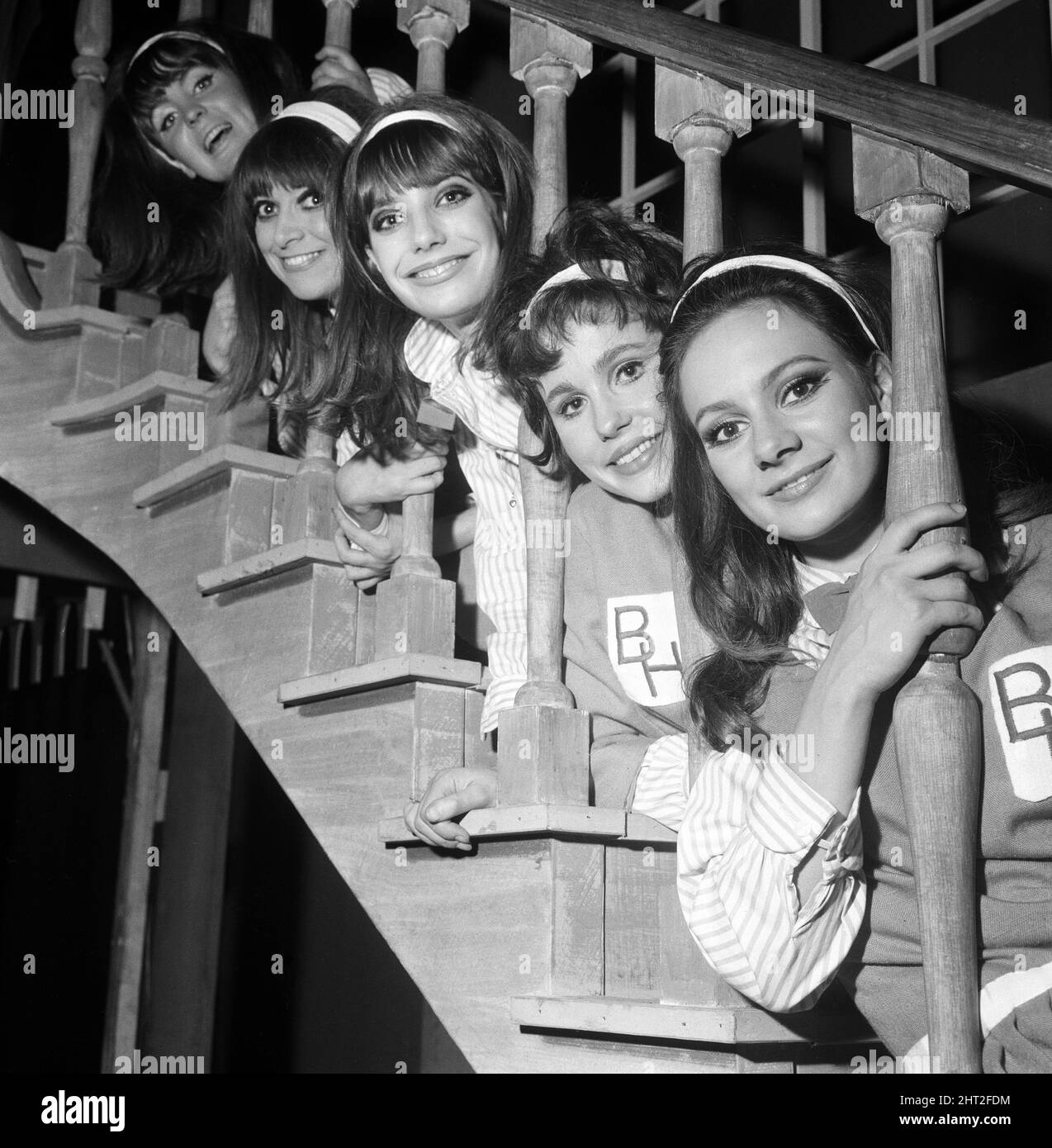 Erste Nacht im „Passion Flower Hotel“ im Prince of Wales Theatre. L-R Pauline Collins, Jean Muir, Jane Birkin, Karen Fernald und Franziska Annis. 25.. August 1965. Stockfoto