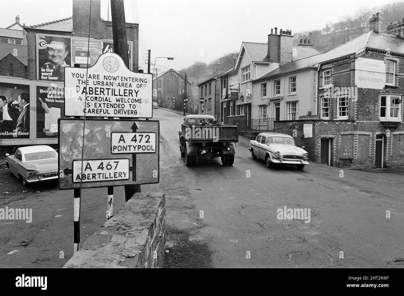 Abertillery, die größte Stadt des Ebbw-Fach-Tals in der ehemaligen historischen Grafschaft Monmouthshire, der heutigen Grafschaft Gwent. 17.. Februar 1965. Stockfoto