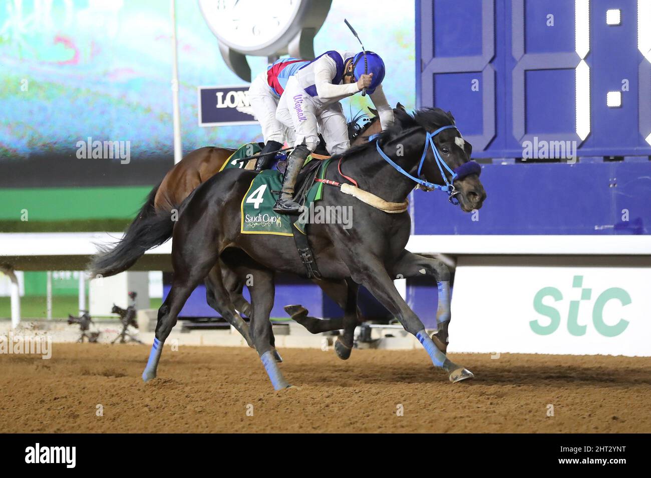 Riad, USA. 26.. Februar 2022. 26. Februar 2022: Emblem Road #4 mit Wigberto Ramos gewinnt am 26.. Februar 2022 den Saudi-Cup auf der King Abdulaziz Racecourse in Riad, Saudi-Arabien. Shamela Hanley/Eclipse Sportswire/CSM/Alamy Live News Stockfoto