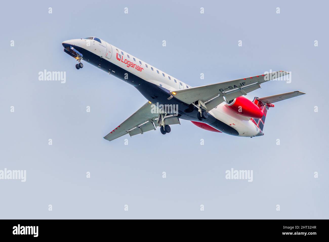 Loganair Embraer EMB145 G-SAJF bei Ankunft am Belfast City Airport 250222 Stockfoto