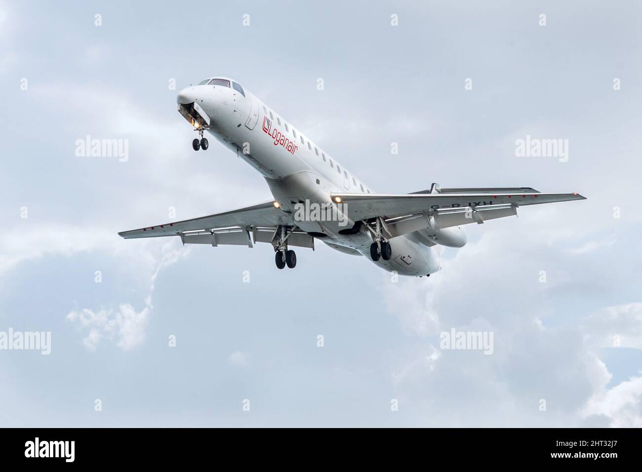 Loganair Embraer EMB145 G-RJXH bei Ankunft am Belfast City Airport 250222 Stockfoto