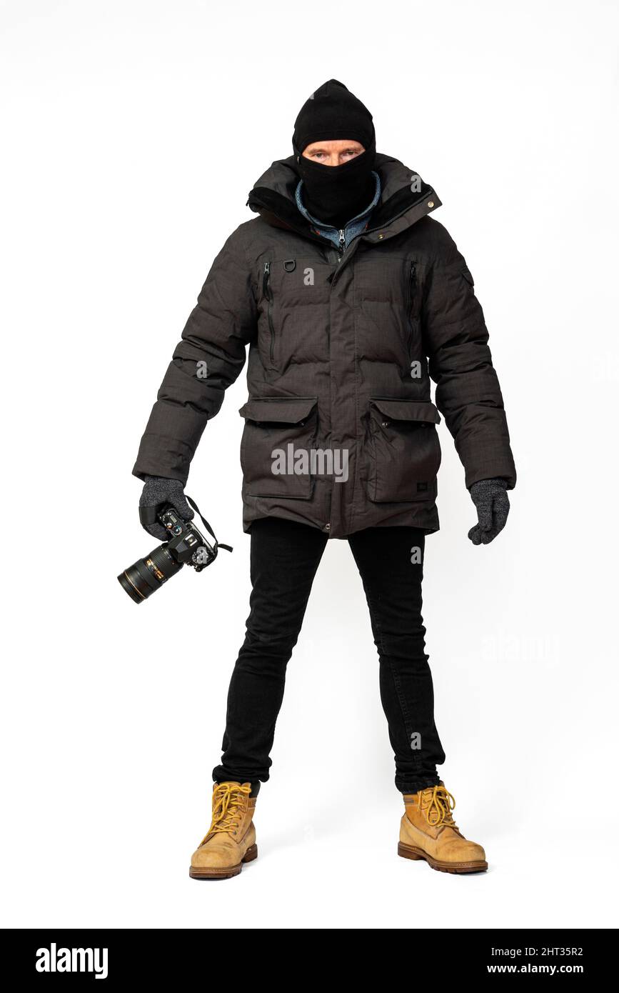 Fotograf mit schwarzem Parka und Winterkleidung. Stockfoto