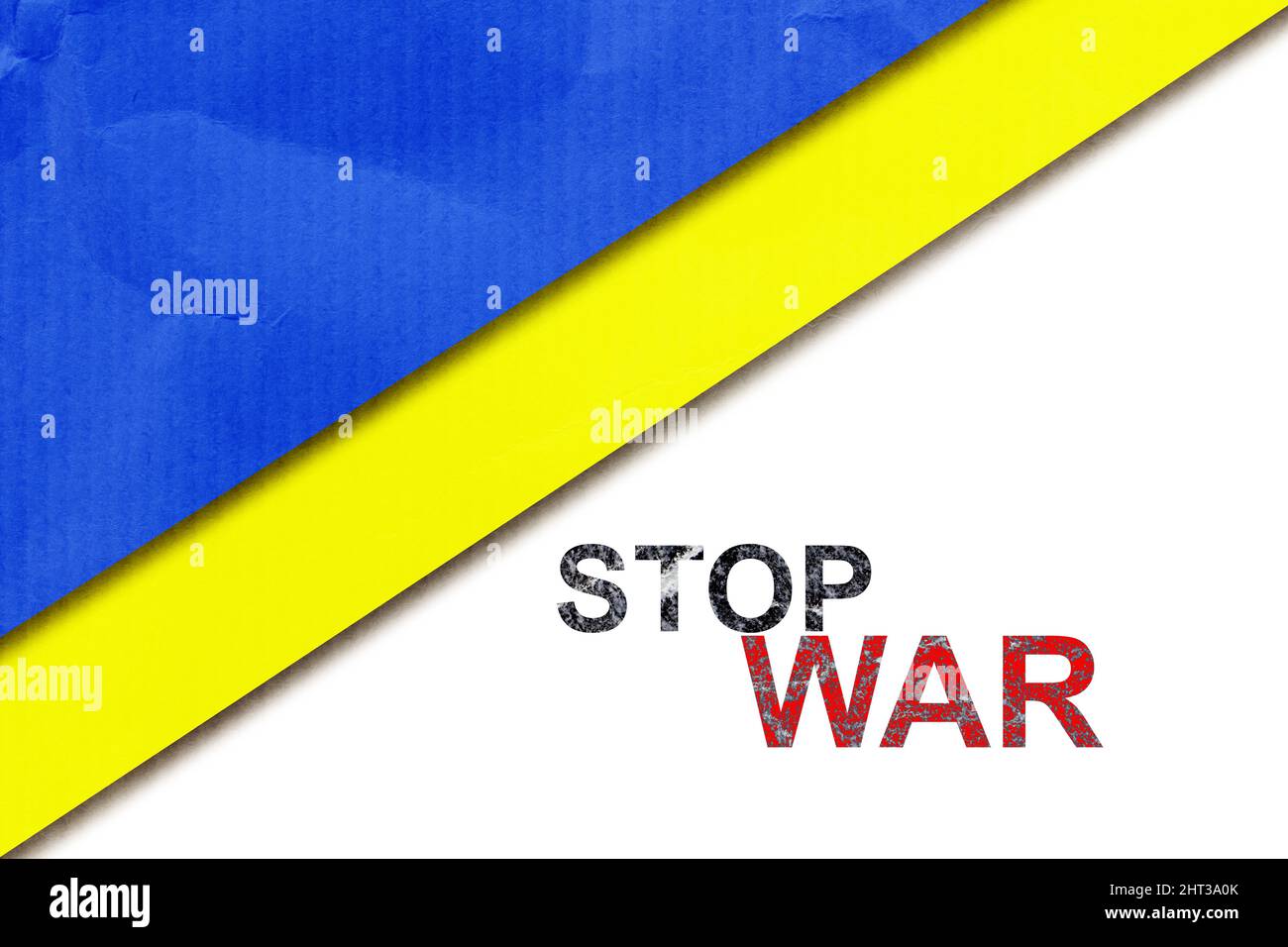 Flagge der Ukraine. Internationaler Protest, Stoppt den Krieg gegen die Ukraine. Rette die Ukraine vor Russland. Stockfoto