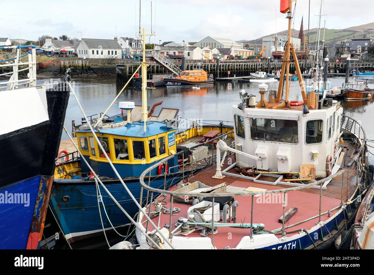 Fischerboote liegen im Hafen von Girvan, Ayrshire an der Küste von Firth of Clyde, Schottland, Großbritannien Stockfoto