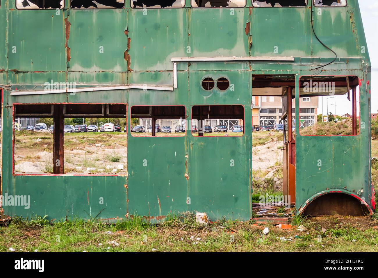 Grünes Metallgehäuse der alten Busse. Stockfoto