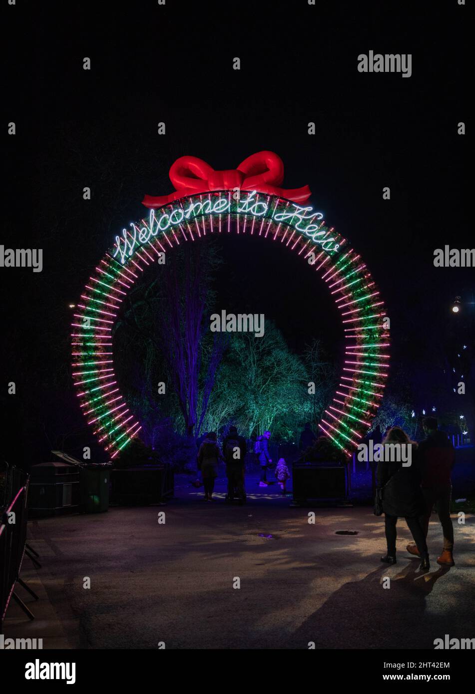 Eintritt in die weihnachtliche Lichtspur in Kew Gardens Stockfoto