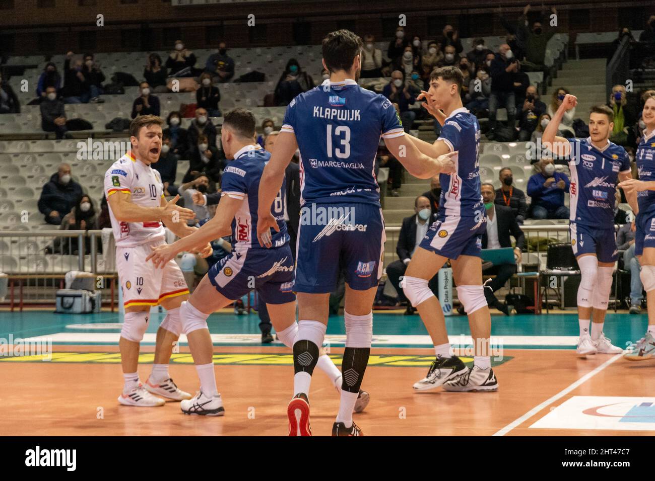 Ravenna, Italien. 26.. Februar 2022. Jubel Ravenna während des Consar Ravenna vs NBV Verona, Volleyball Italienische Serie A Männer Superliga Meisterschaft in Ravenna, Italien, Februar 26 2022 Quelle: Independent Photo Agency/Alamy Live News Stockfoto