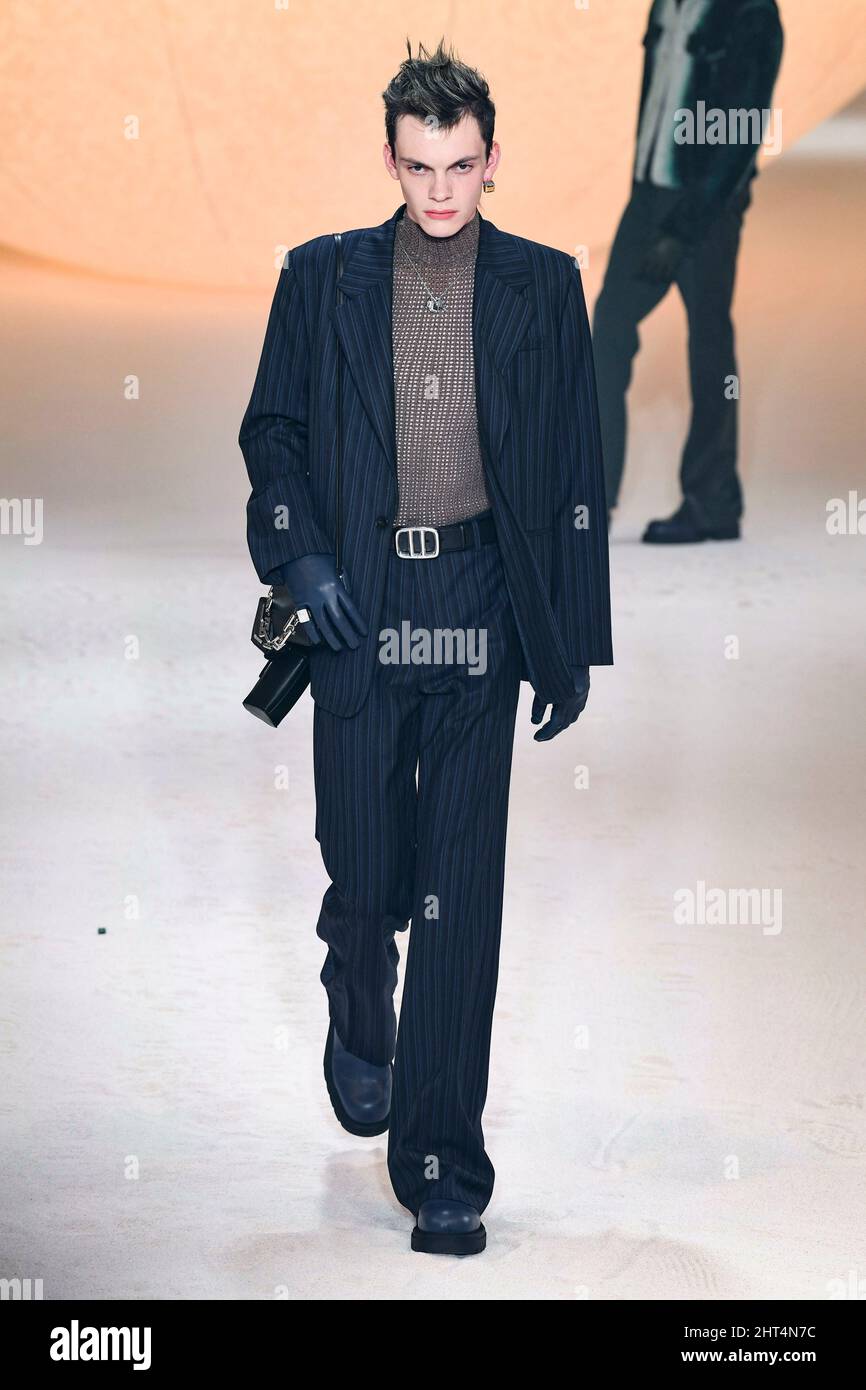 Mailand, Italien. 26.. Februar 2022. HINTERHALT Herbst/Winter 2022-23 Start- und Landebahn während der Milan Fashion Week, 2022. Februar - Mailand, Italien. 26/02/2022 Credit: dpa/Alamy Live News Stockfoto