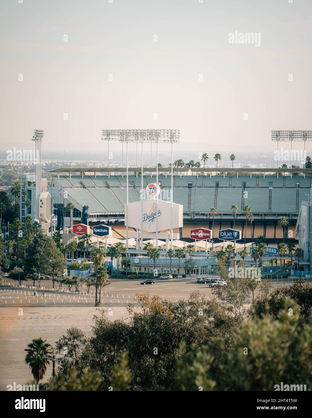 Eine vertikale Aufnahme des Dodgers Stadium vom Elysian Park Stockfoto