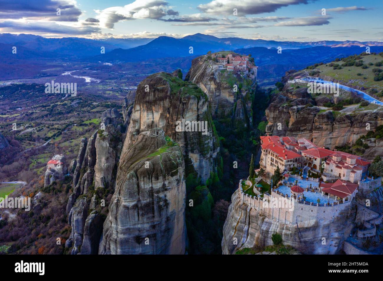 Anzeigen von Meteora Kloster, Griechenland. Geologische Formationen von großen Felsen mit den Klöstern auf Sie. Stockfoto