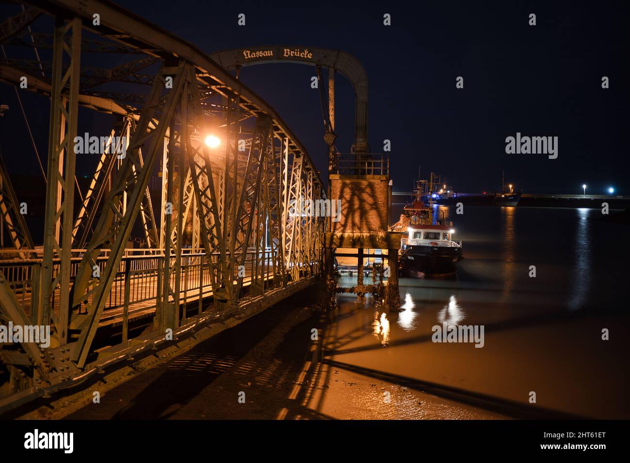 Schöner Blick auf einen Sonntagmorgen an der Nassaubrücke in Wilhelmshaven Stockfoto