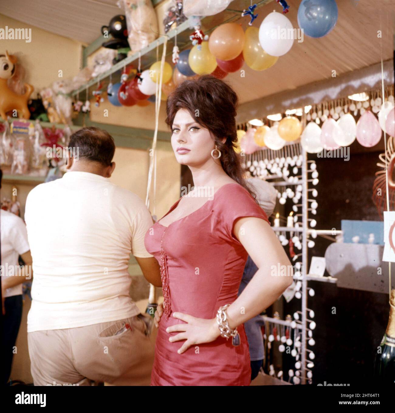 SOPHIA LOREN IN BOCCACIO '70 (1962), REGIE FEDERICO FELLINI, MARIO MONICELLI, VITTORIO DE SICA UND LUCHINO VISCONTI. Kredit: CINERIZ / Album Stockfoto