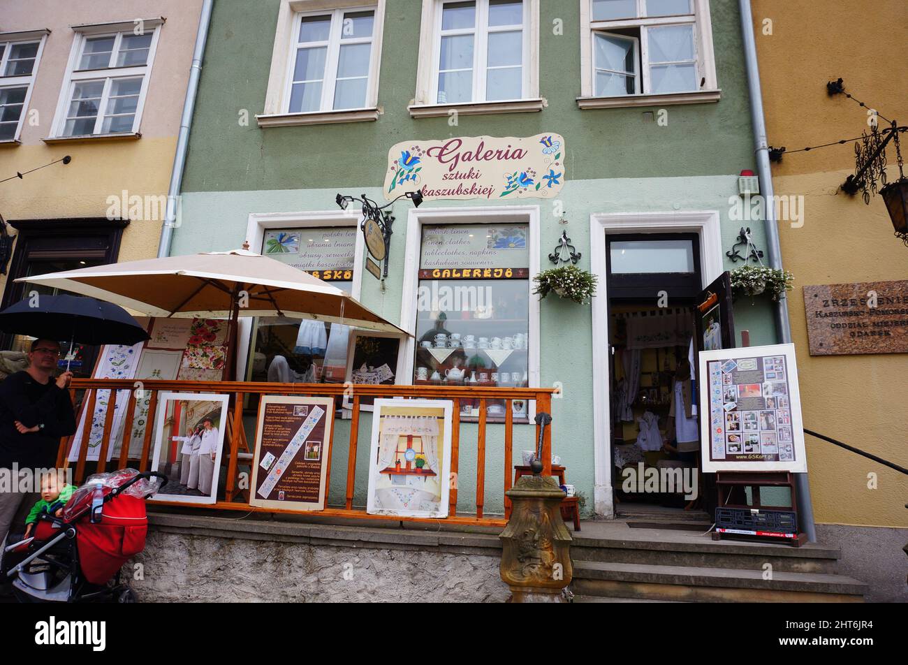 Fassadenansicht eines kleinen Kunstladens mit Souvenirs in der Stadt center.in Danzig, Polen Stockfoto