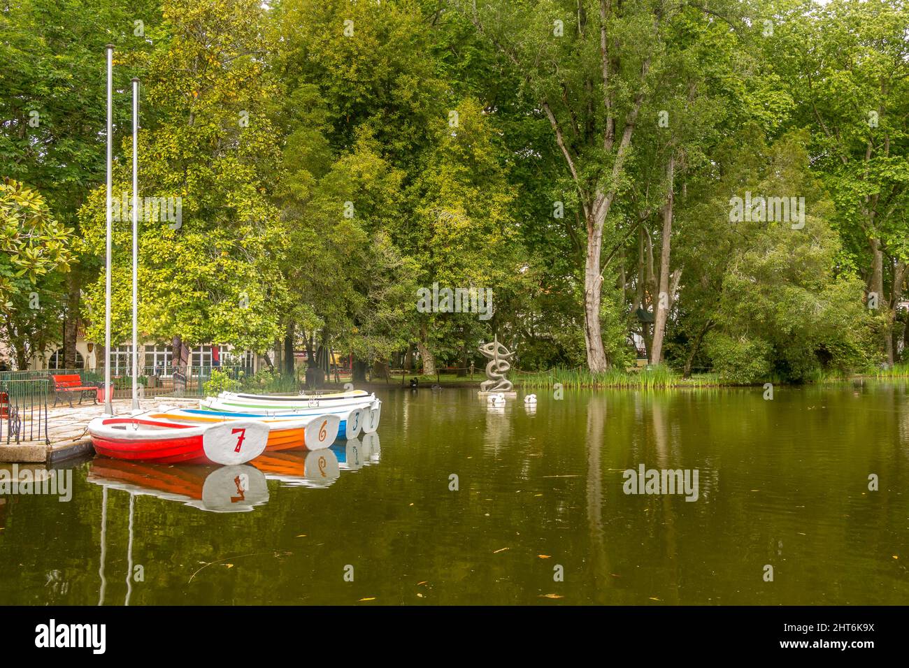 Bootslinie in einem Park in der portugiesischen Stadt Caldas da Rainha, Portugal Stockfoto