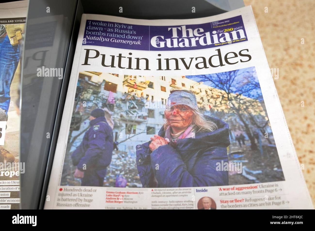 Russland Vladimir 'Putin dringt ein' Kiew Ukraine Invasion The Guardian Zeitung Schlagzeile am 25.. Februar 2022 London England Großbritannien Stockfoto