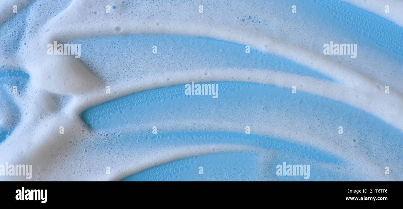 Shampoo Schaum Blasen Textur auf blauem Hintergrund Stockfoto