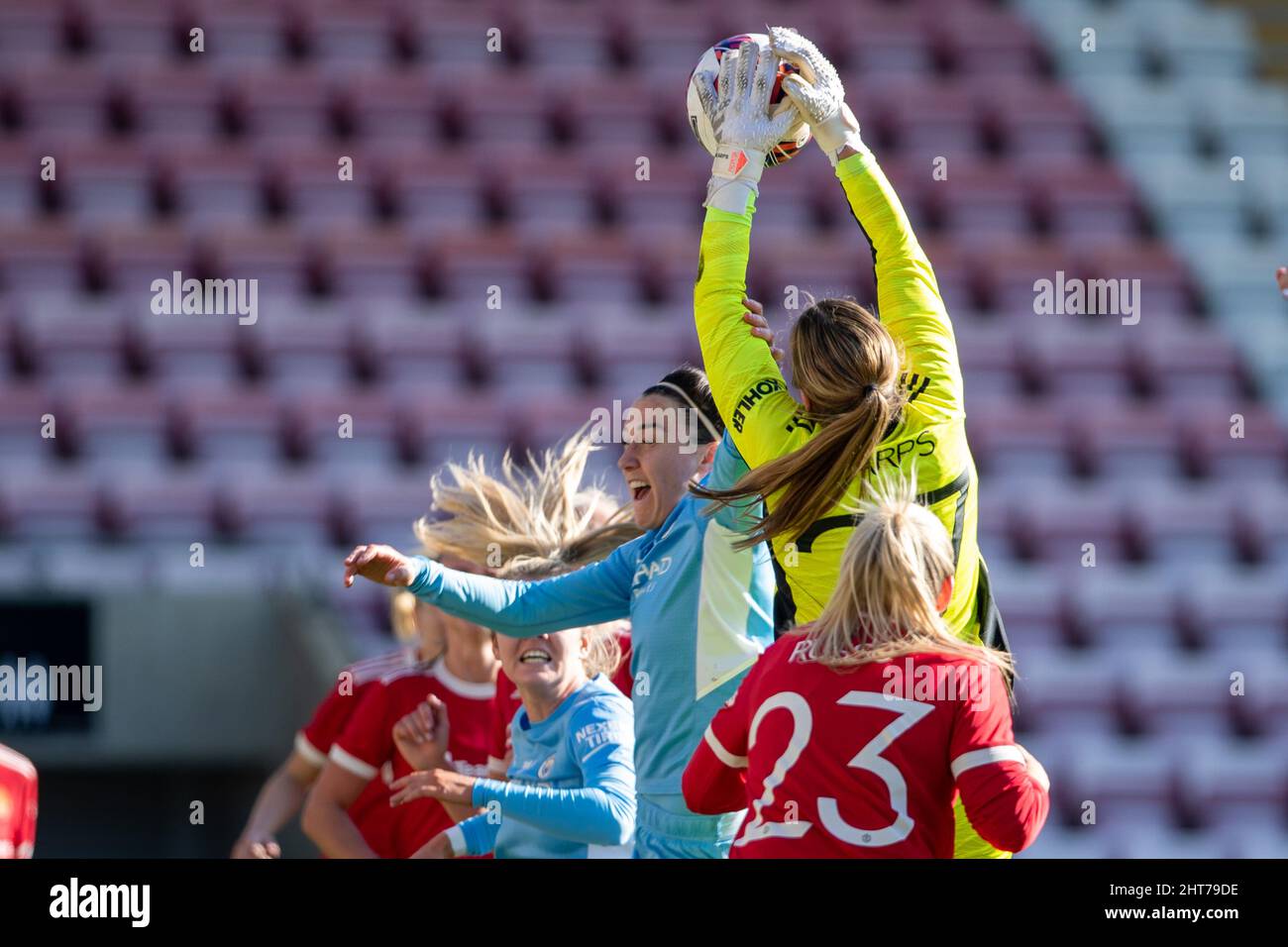 Leigh, Großbritannien. 27.. Februar 2022. Leigh, England, 27. 2022. Februar: Manchester Utd Torhüter, Mary Earps, man U 27 Richard Callis/SPP Credit: SPP Sport Press Photo. /Alamy Live News Stockfoto