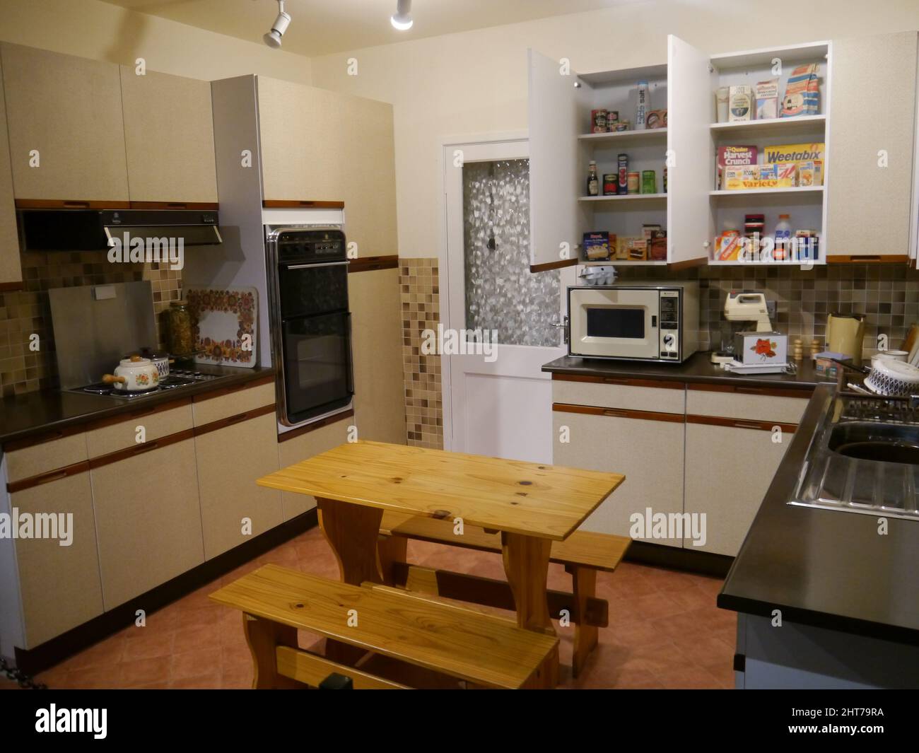 Eine Küche aus den 1980er Jahren Stockfoto