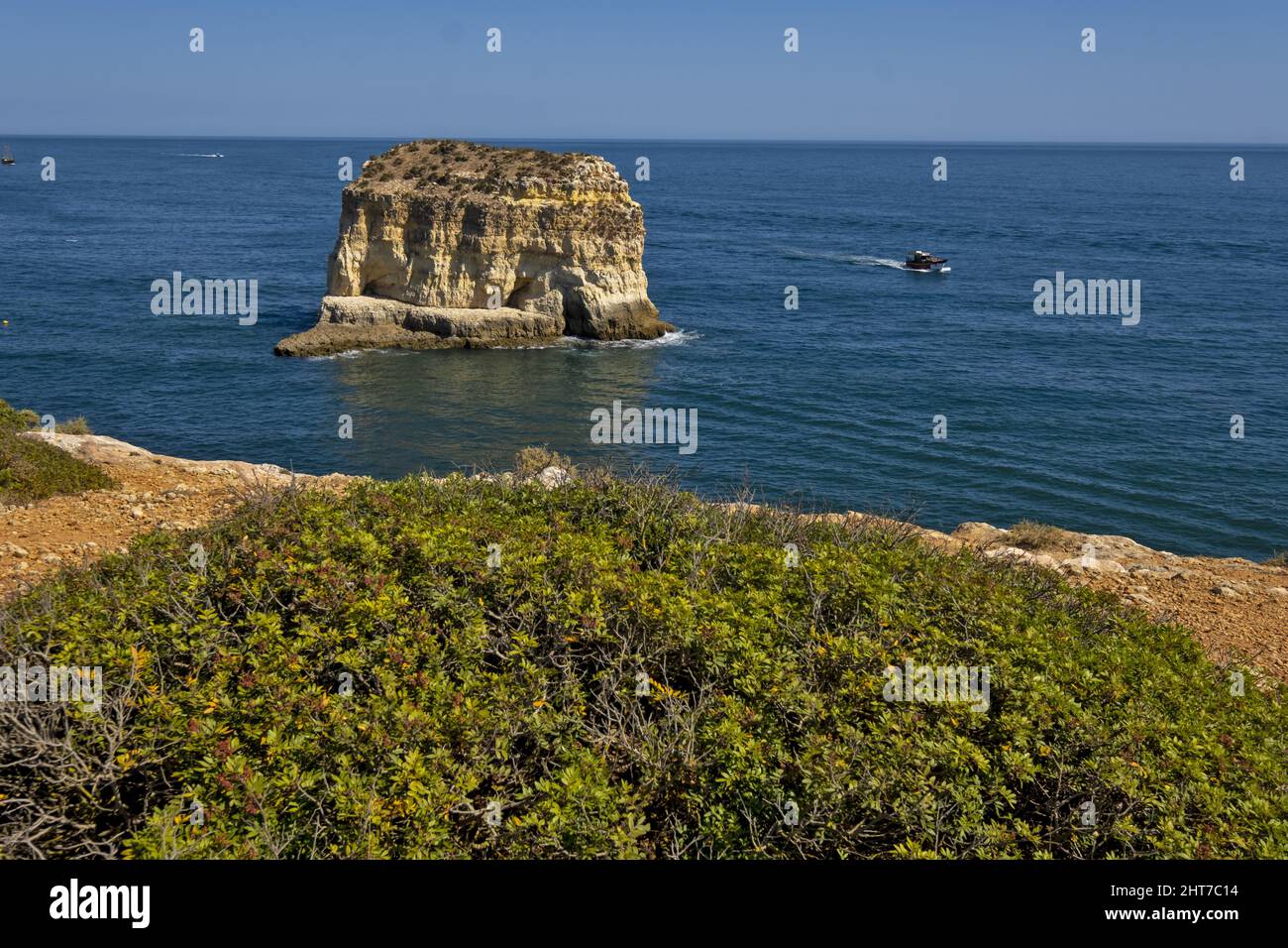 Caneiros Beach liegt in der Nähe der Stadt Ferragudo und ist eine ruhige Gegend, umgeben von Klippen von großer natürlicher Schönheit, Algarve, Portugal Stockfoto