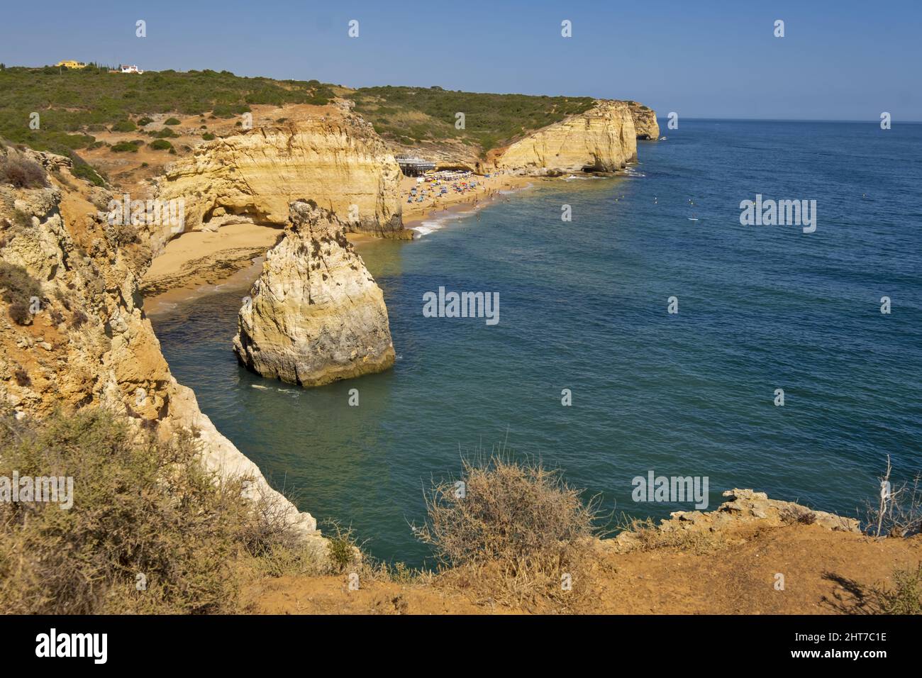 Caneiros Beach liegt in der Nähe der Stadt Ferragudo und ist eine ruhige Gegend, umgeben von Klippen von großer natürlicher Schönheit, Algarve, Portugal Stockfoto