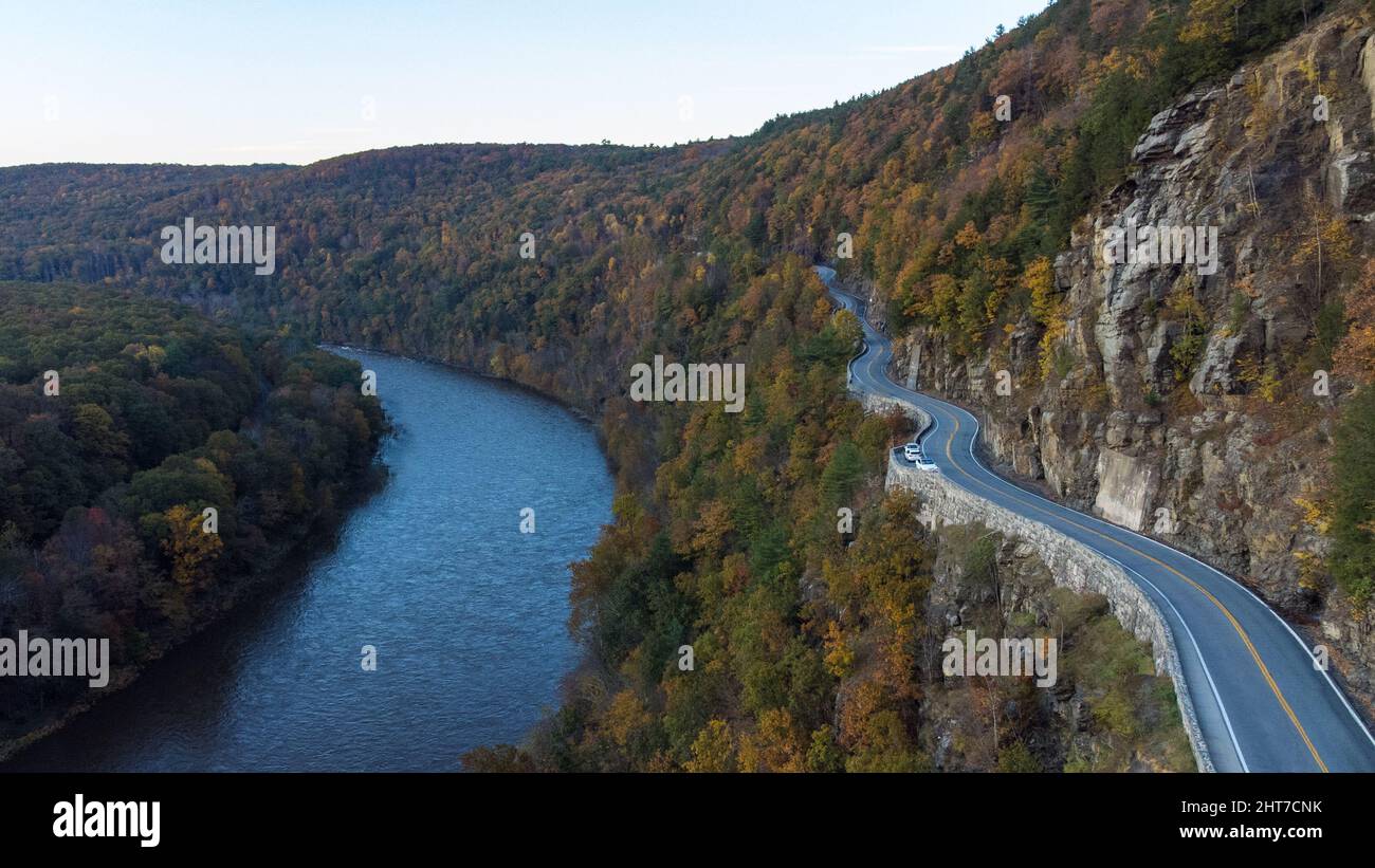 Luftaufnahme des Hawks Nest Highway entlang des Delaware River-Port Jarvis, New York Stockfoto