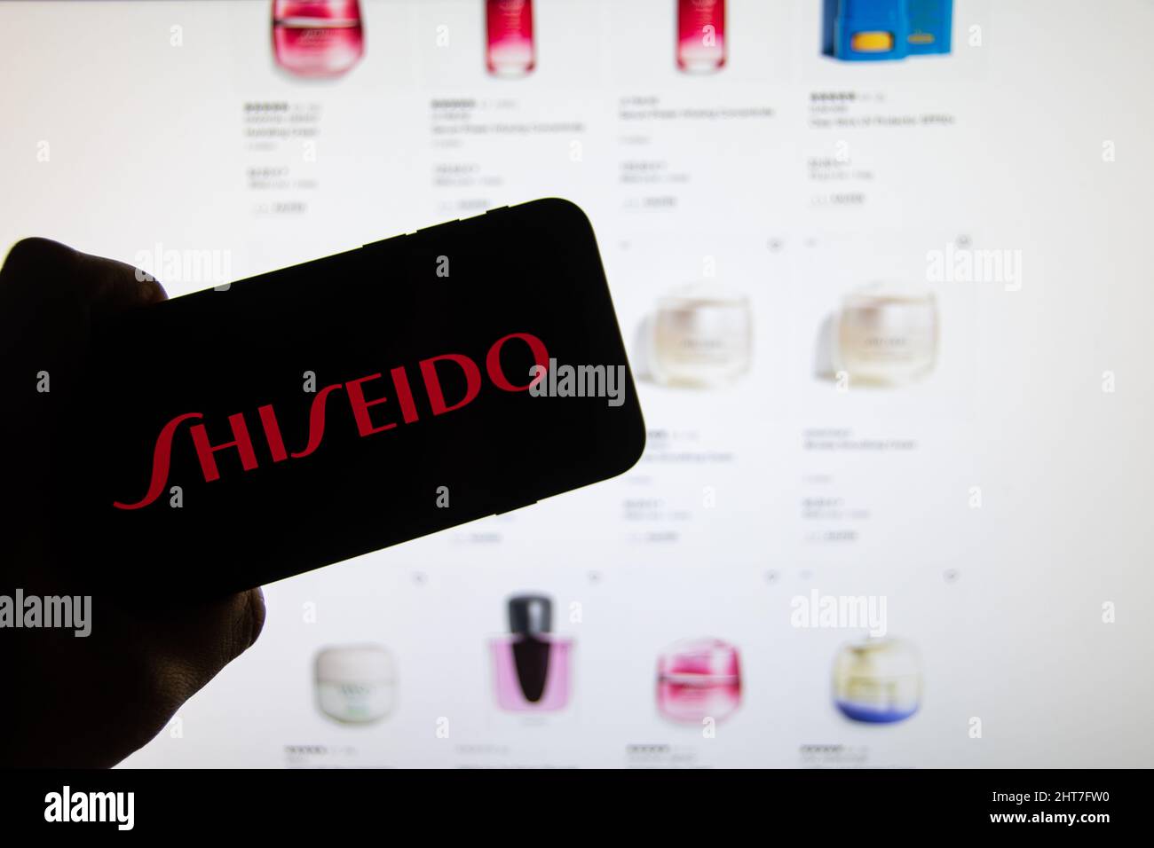 Rheinbach, Deutschland 27. Februar 2022, das Markenlogo des japanischen Unternehmens 'Shiseido' auf dem Display eines Smartphones vor der Website (FOCUS Stockfoto