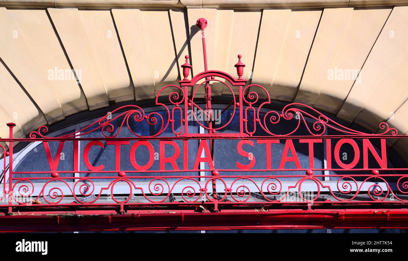 Schild am Bahnhof Victoria, Manchester, Großbritannien, Stockfoto