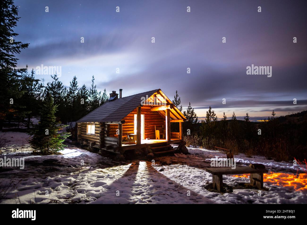Snow Peak Hütte bei Nacht im Colville National Forest Stockfoto