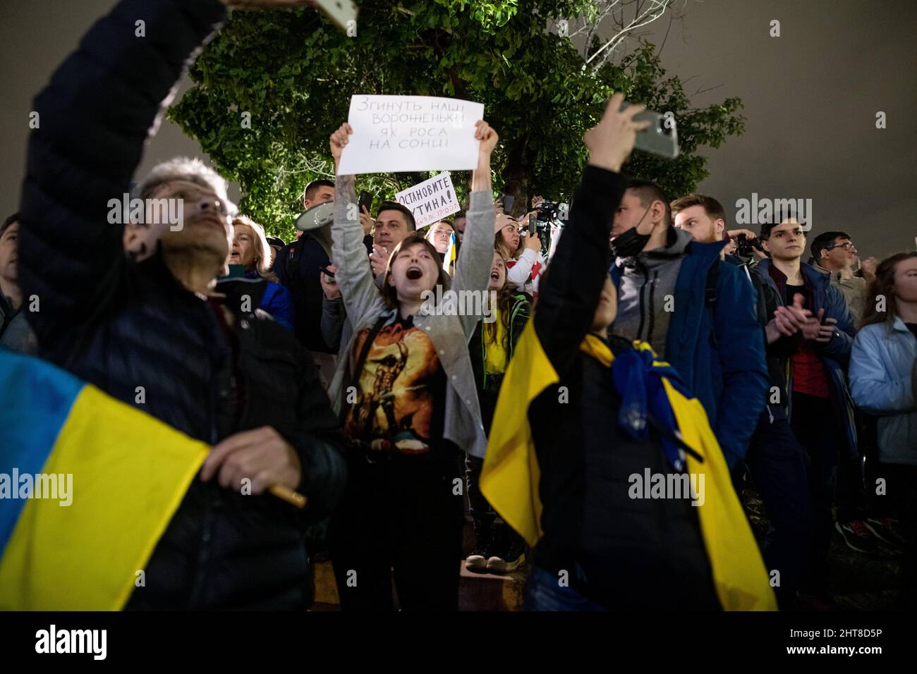 Israel. 26.. Februar 2022. Tausende Anhänger der israelischen Ukraine demonstrieren gegen die russische Invasion. Tel Aviv, Israel. Februar 26. 2022. (Foto: Matan Golan/Sipa USA) Quelle: SIPA USA/Alamy Live News Stockfoto