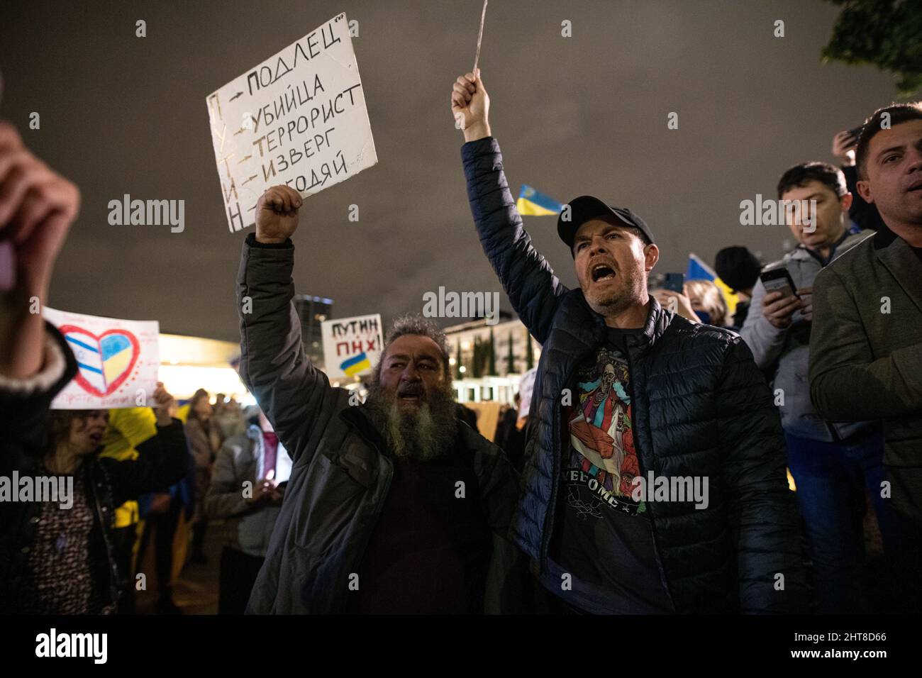 Israel. 26.. Februar 2022. Tausende Anhänger der israelischen Ukraine demonstrieren gegen die russische Invasion. Tel Aviv, Israel. Februar 26. 2022. (Foto: Matan Golan/Sipa USA) Quelle: SIPA USA/Alamy Live News Stockfoto