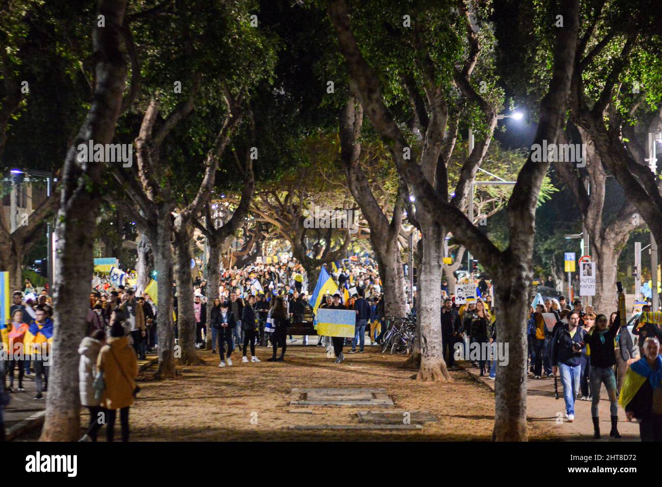 Israel. 26.. Februar 2022. Tausende Anhänger der israelischen Ukraine demonstrieren gegen die russische Invasion. Tel Aviv, Israel. Februar 26. 2022. (Foto: Matan Golan/Sipa USA) Quelle: SIPA USA/Alamy Live News Stockfoto