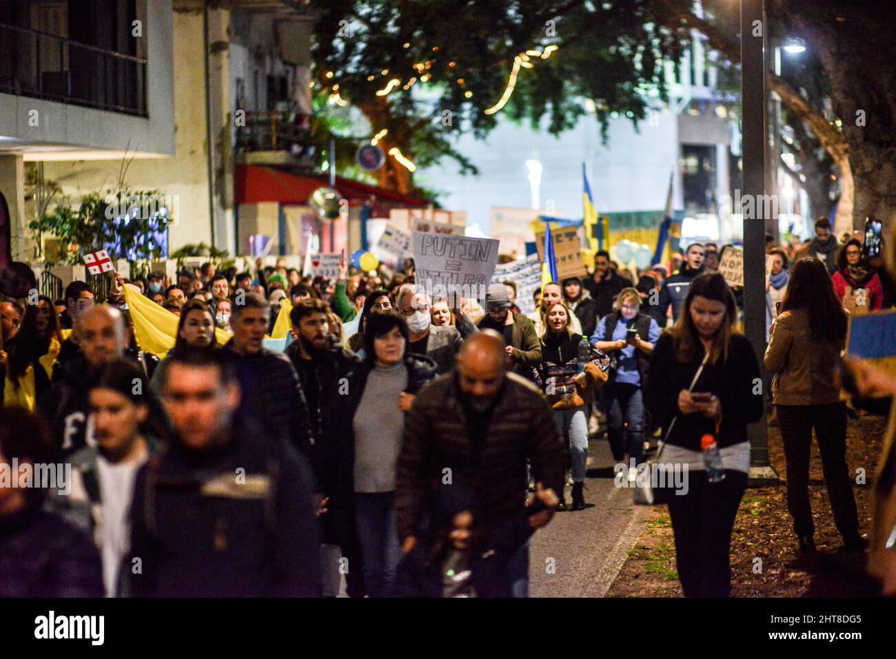 Israel. 26.. Februar 2022. Tausende Anhänger der israelischen Ukraine demonstrieren gegen die russische Invasion. Tel Aviv, Israel. Februar 26. 2022. (Foto: Matan Golan/Sipa USA) Quelle: SIPA USA/Alamy Live News Stockfoto