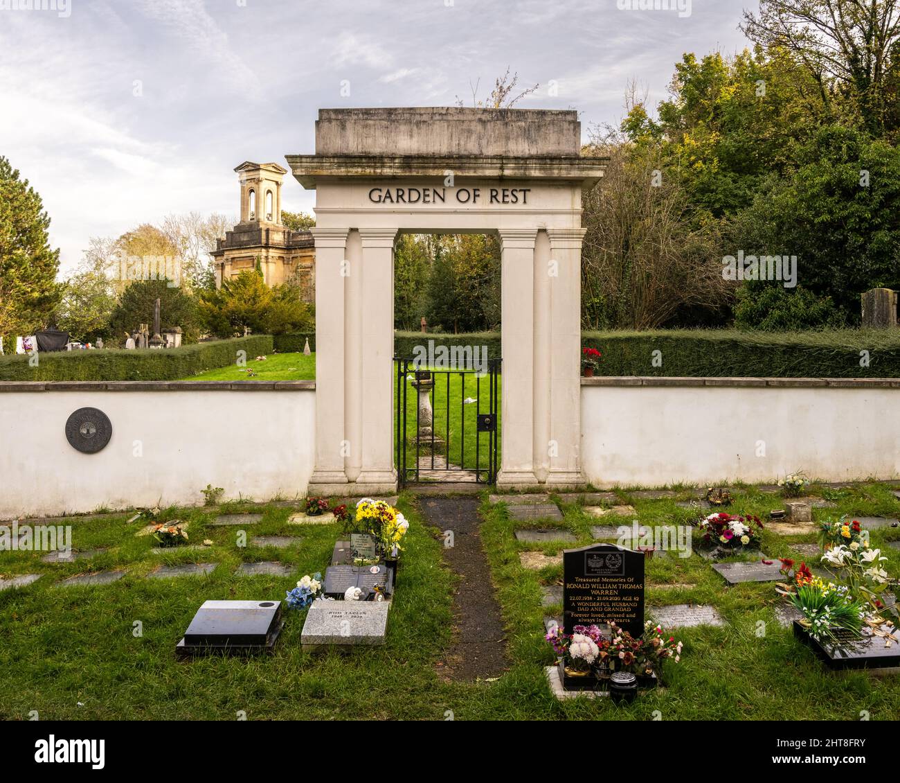 Das Tor zum Garten der Ruhe am restaurierten viktorianischen Arno's-Friedhof in Bristol. Stockfoto