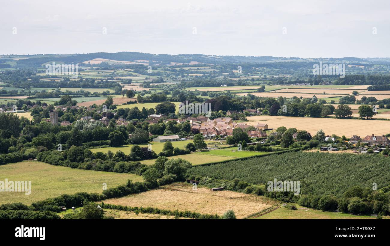 Weideland, Feldfrüchte und weiche Obstplantagen bilden die landwirtschaftliche Landschaft rund um das Dorf Norton-sub-Hamdon in South Somerset. Stockfoto