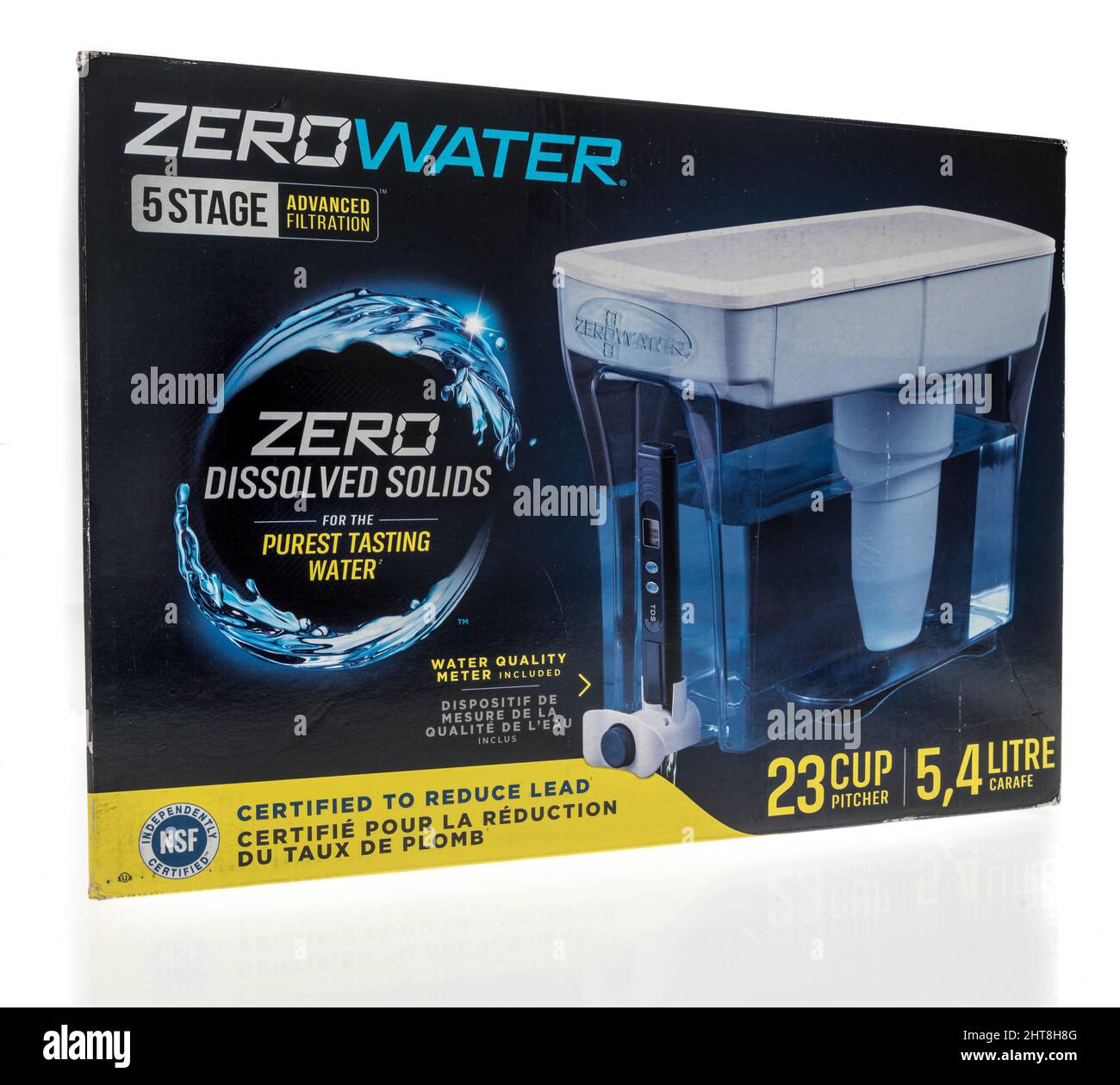 Winneconne, WI -26 Februar 2021: Ein Paket von Zerowater Wasserfilter auf einem isolierten Hintergrund Stockfoto