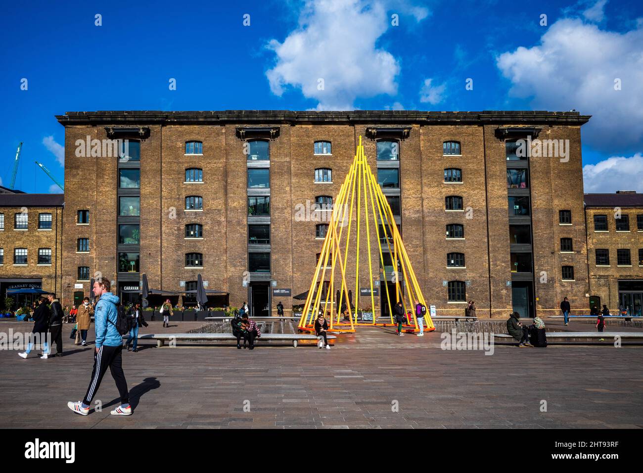 UAL Central St. Martins (Universität der Künste London). Der UAL-Zentrale St Martins Campus am Getreidespeicher Square in der Nähe von King's Cross, London. Stockfoto