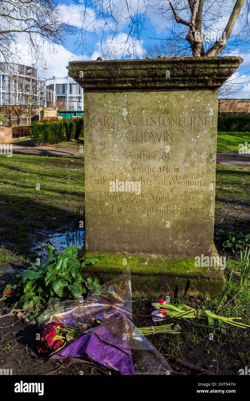 Gedenkgrab von Mary Wollstonecraft und William Godwin in St. Pancras Old Church Gardens, Somers Town London. Stockfoto