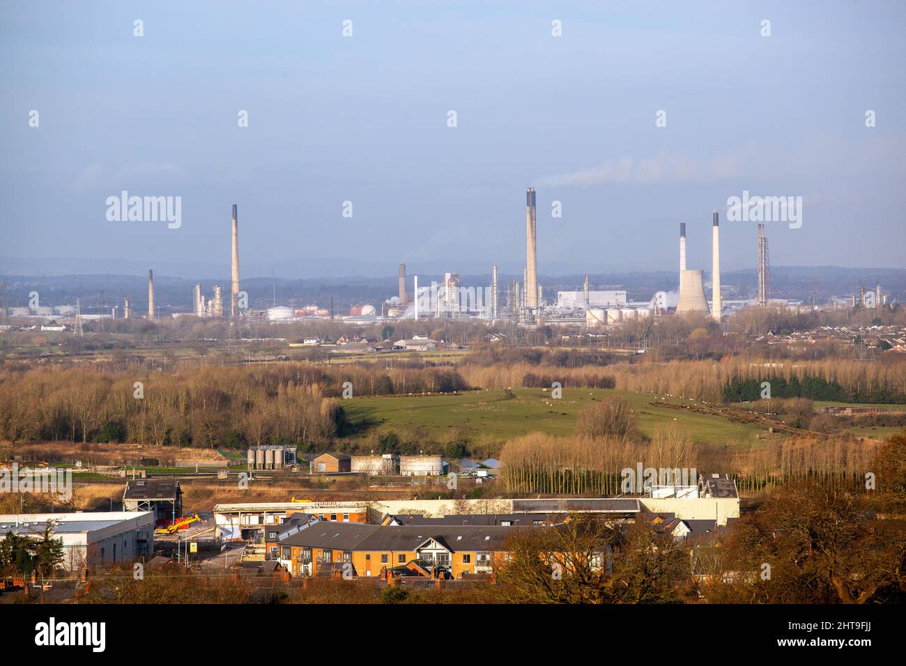Ansicht der Stanlow-Ölraffinerie im Besitz von Essar in Ellesmere Port Cheshire, ehemals im Besitz von Shell Stockfoto