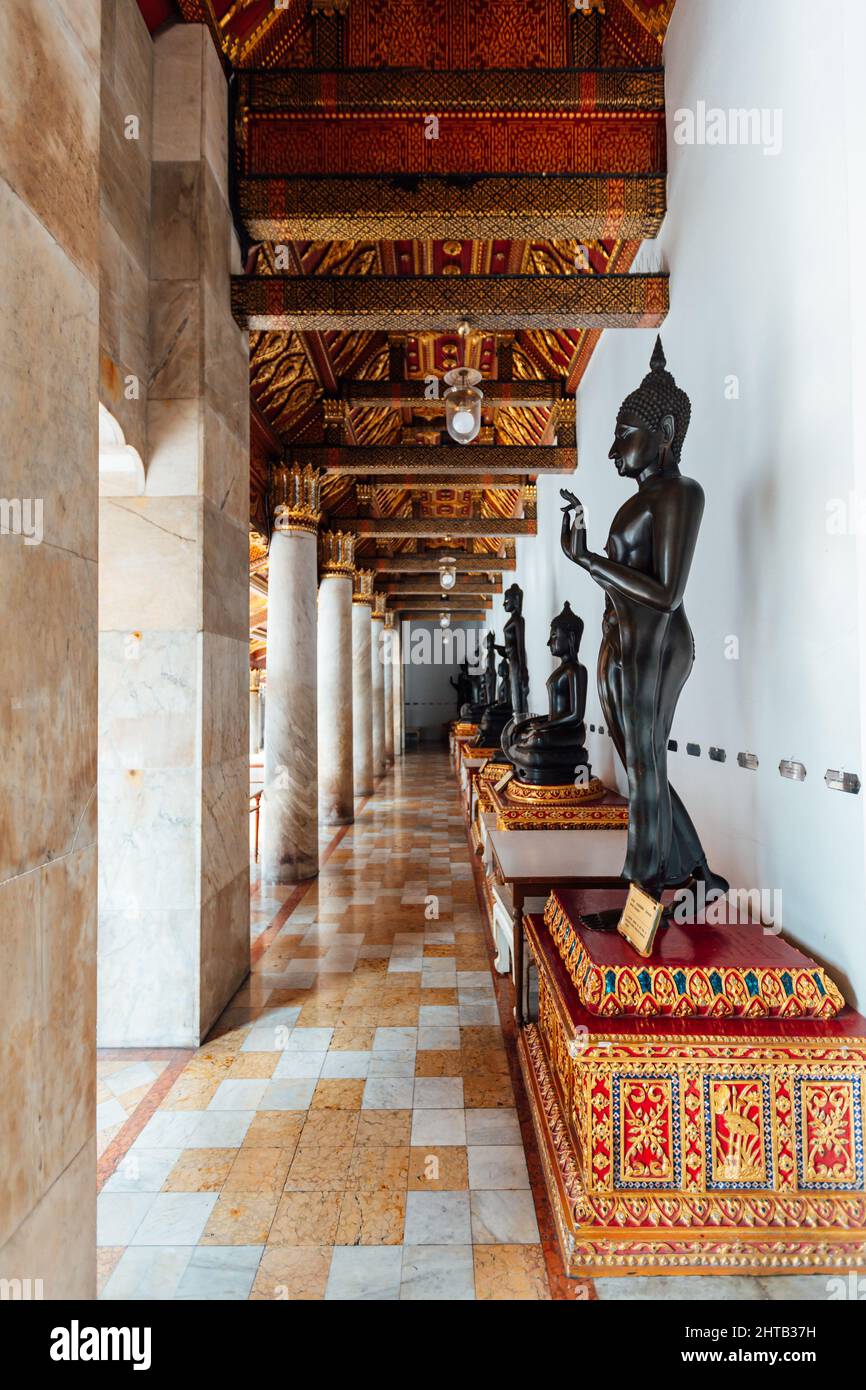 Buddhas im Marmortempel, Wat Benchamabophit Dusit wanaram in Bangkok, Thailand Stockfoto