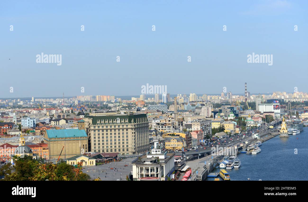 Blick auf den Fluss Dnipro in Kiew, Ukraine. Stockfoto