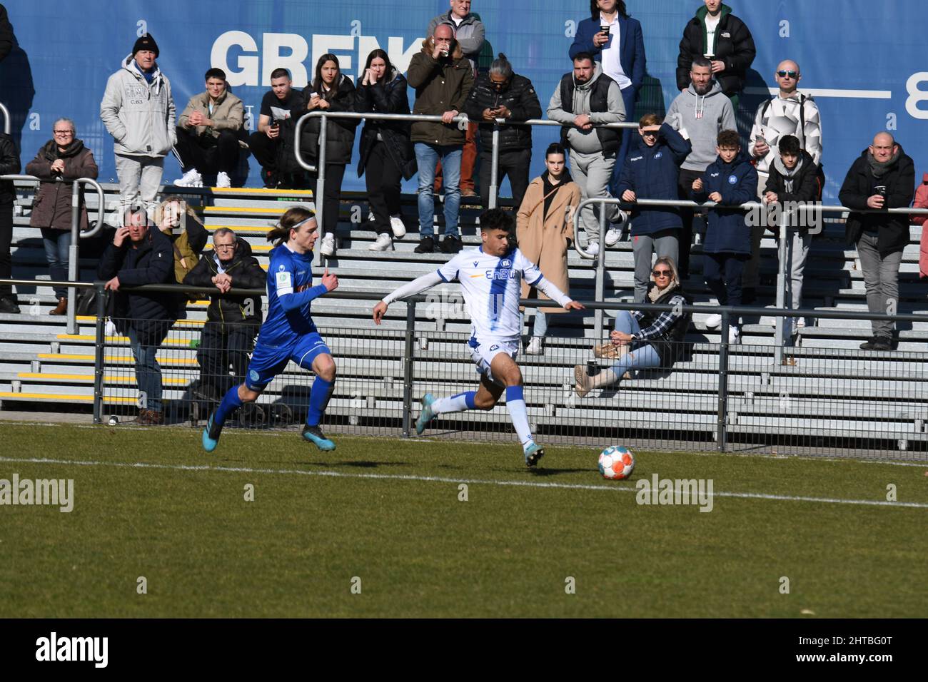 KSC U17 gewinnt gegen Stuttgarter Kickers Jugendliga Stockfoto