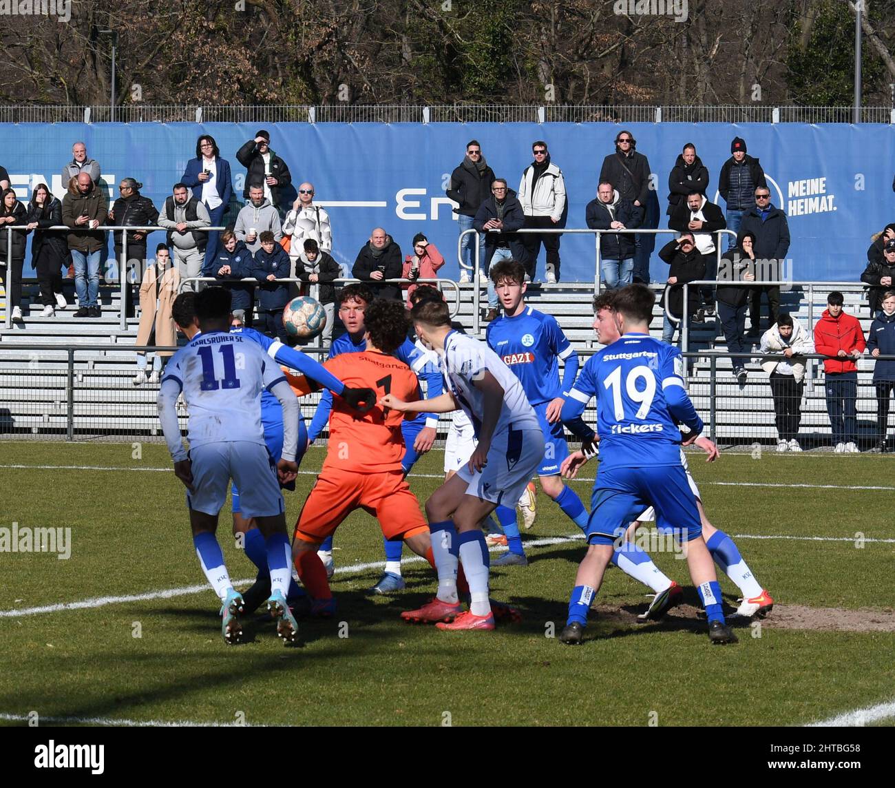 KSC U17 gewinnt gegen Stuttgarter Kickers Jugendliga Stockfoto