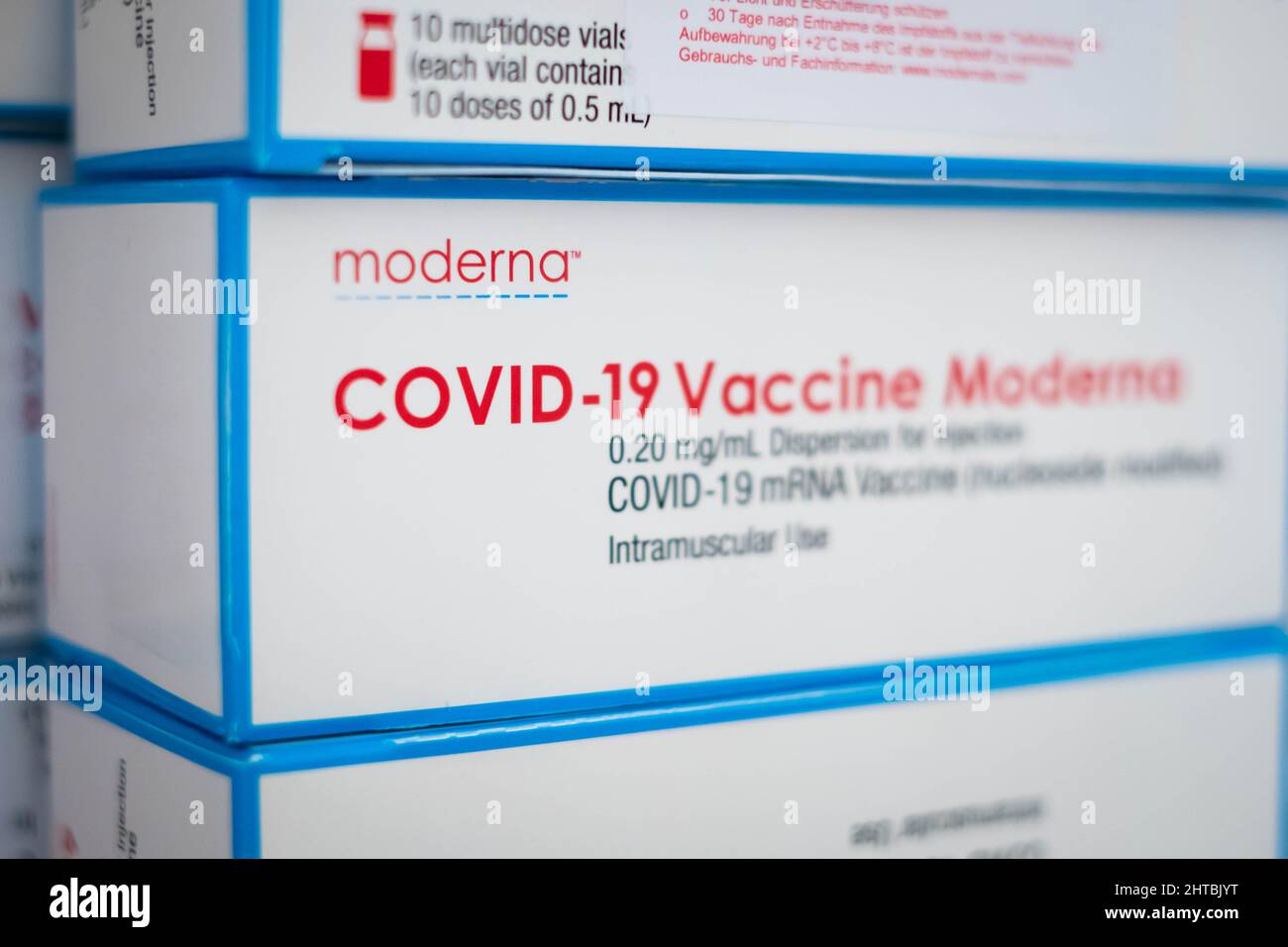 Berlin, Deutschland - Februar, 2022: Covid-19 mRNA-Impfstoff von Moderna Stockfoto