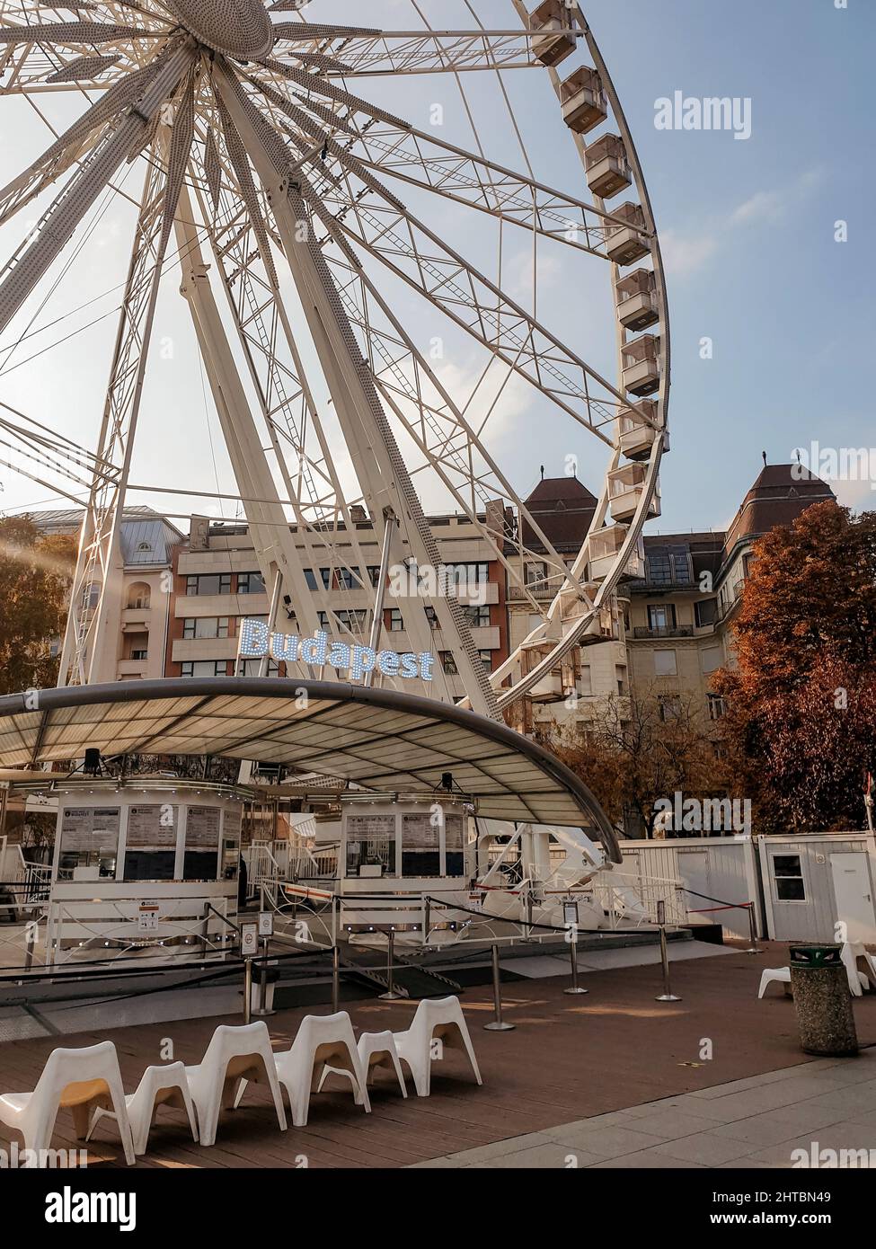 Low-Winkel-Ansicht von Budapest Auge im Herbst in der Stadt Budapest, Ungarn Stockfoto