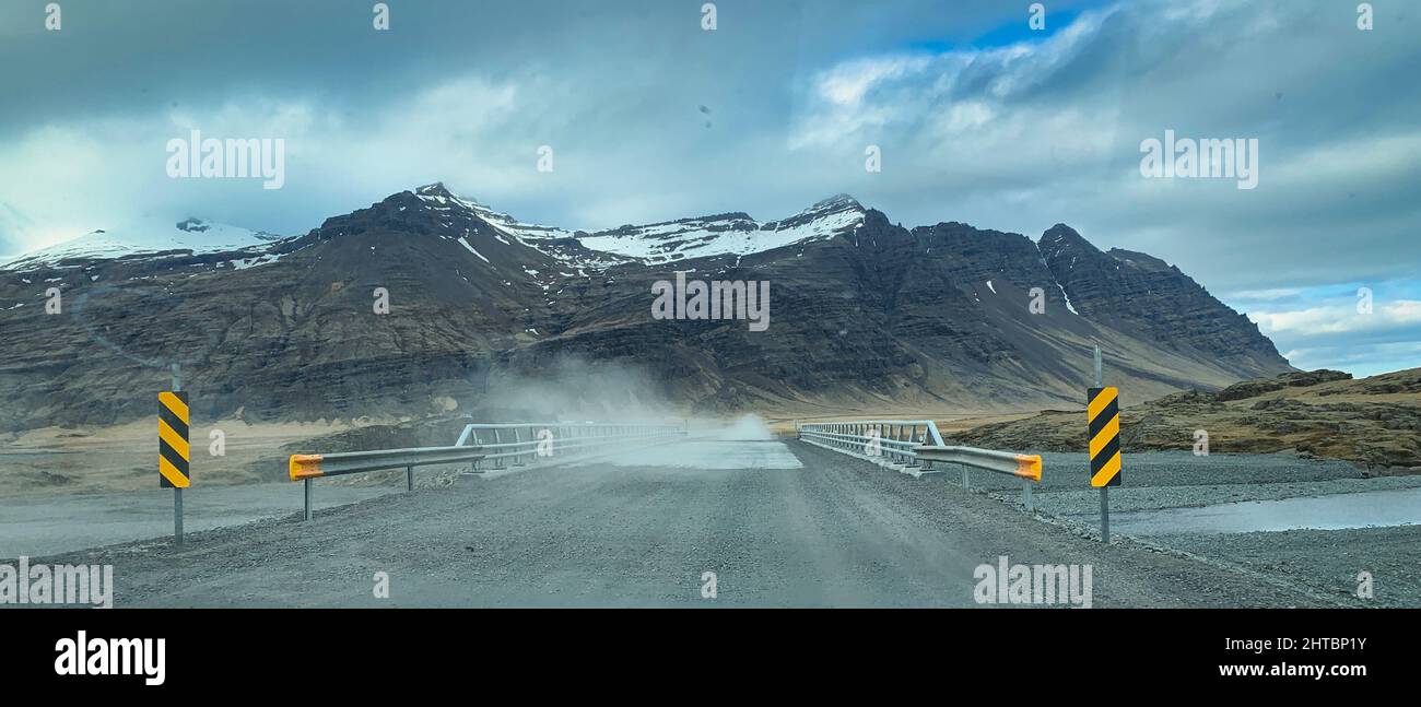 Nahaufnahme einer Schotterstraße in Island Stockfoto
