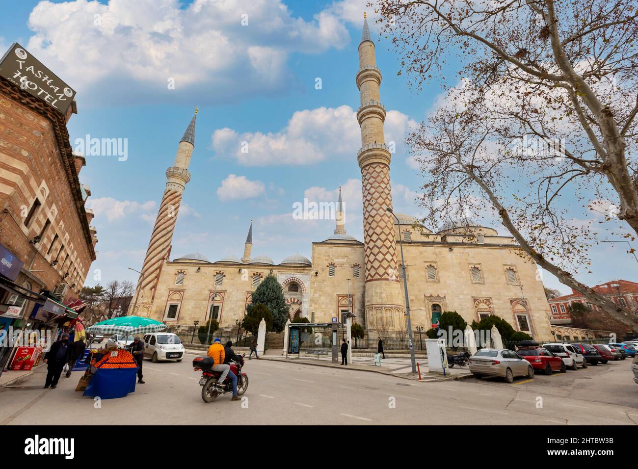 EDIRNE, TÜRKEI, 22. DEZEMBER 2018: Außenansicht der UC Serefeli Moschee Moschee im Zentrum der Stadt Edirne, Ostthrakien, Türkei Stockfoto
