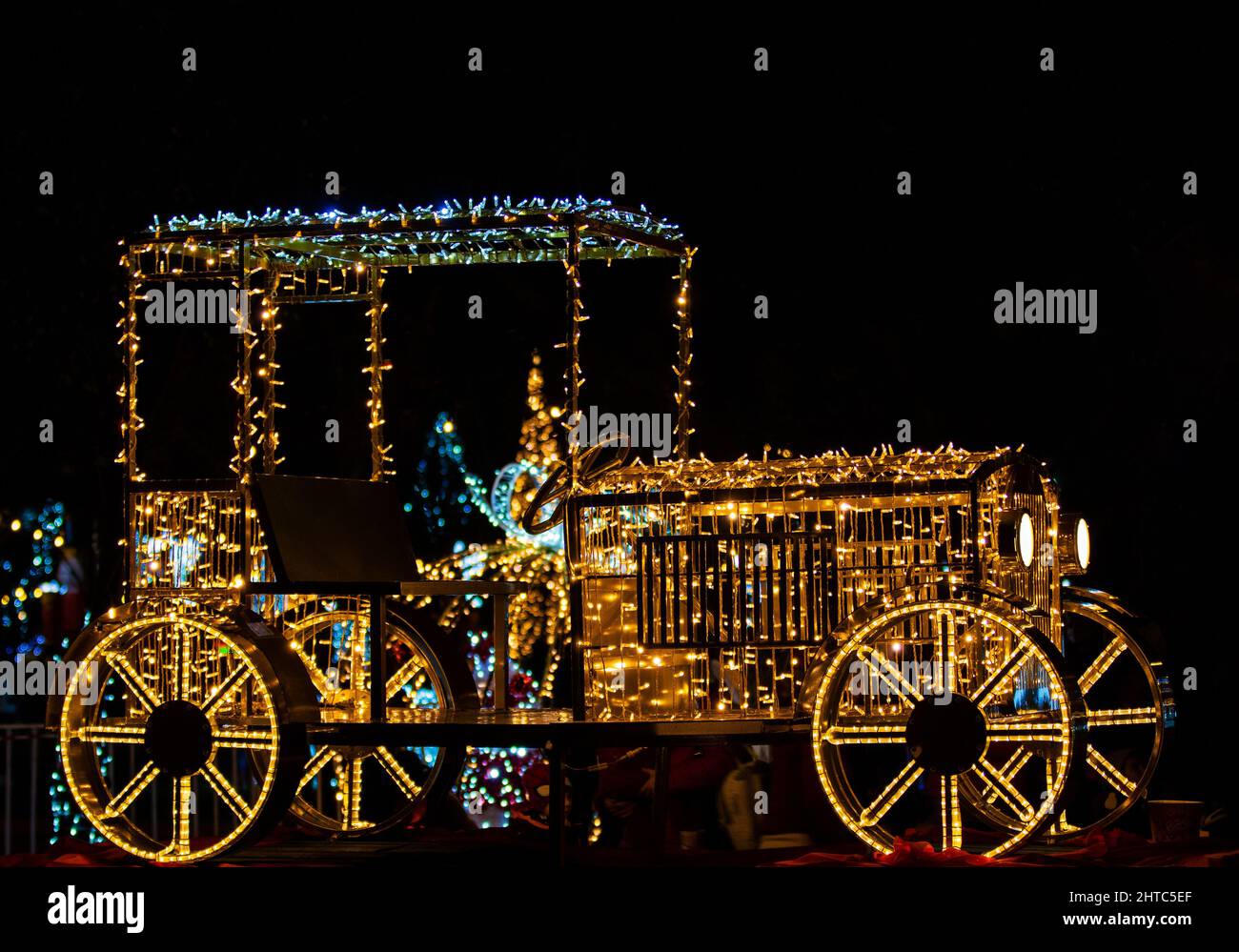 Weihnachtsschmuck im Stadtpark von Constanta in Rumänien Stockfoto